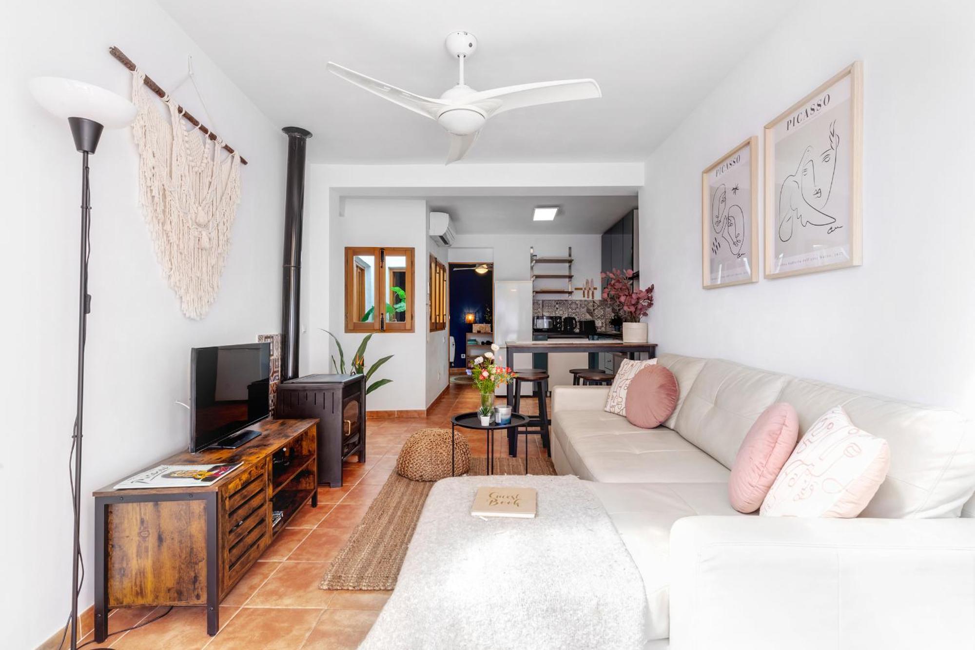 Casa De La Montana Apartments Sayalonga Екстериор снимка