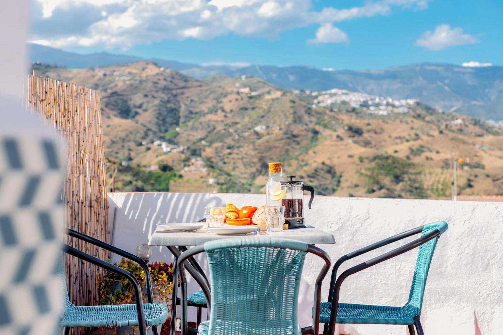 Casa De La Montana Apartments Sayalonga Екстериор снимка