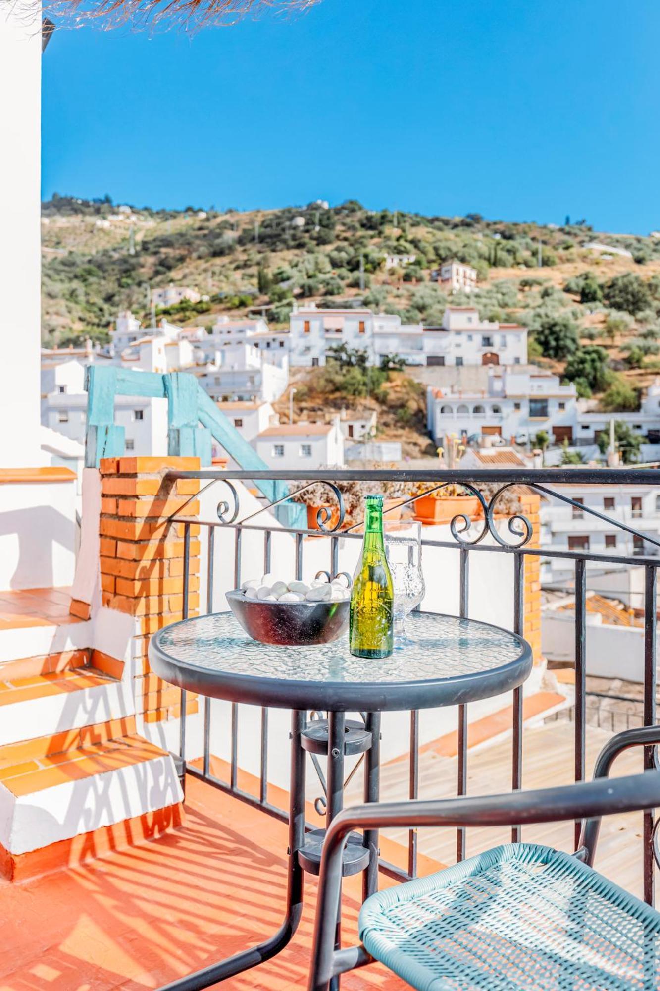 Casa De La Montana Apartments Sayalonga Екстериор снимка