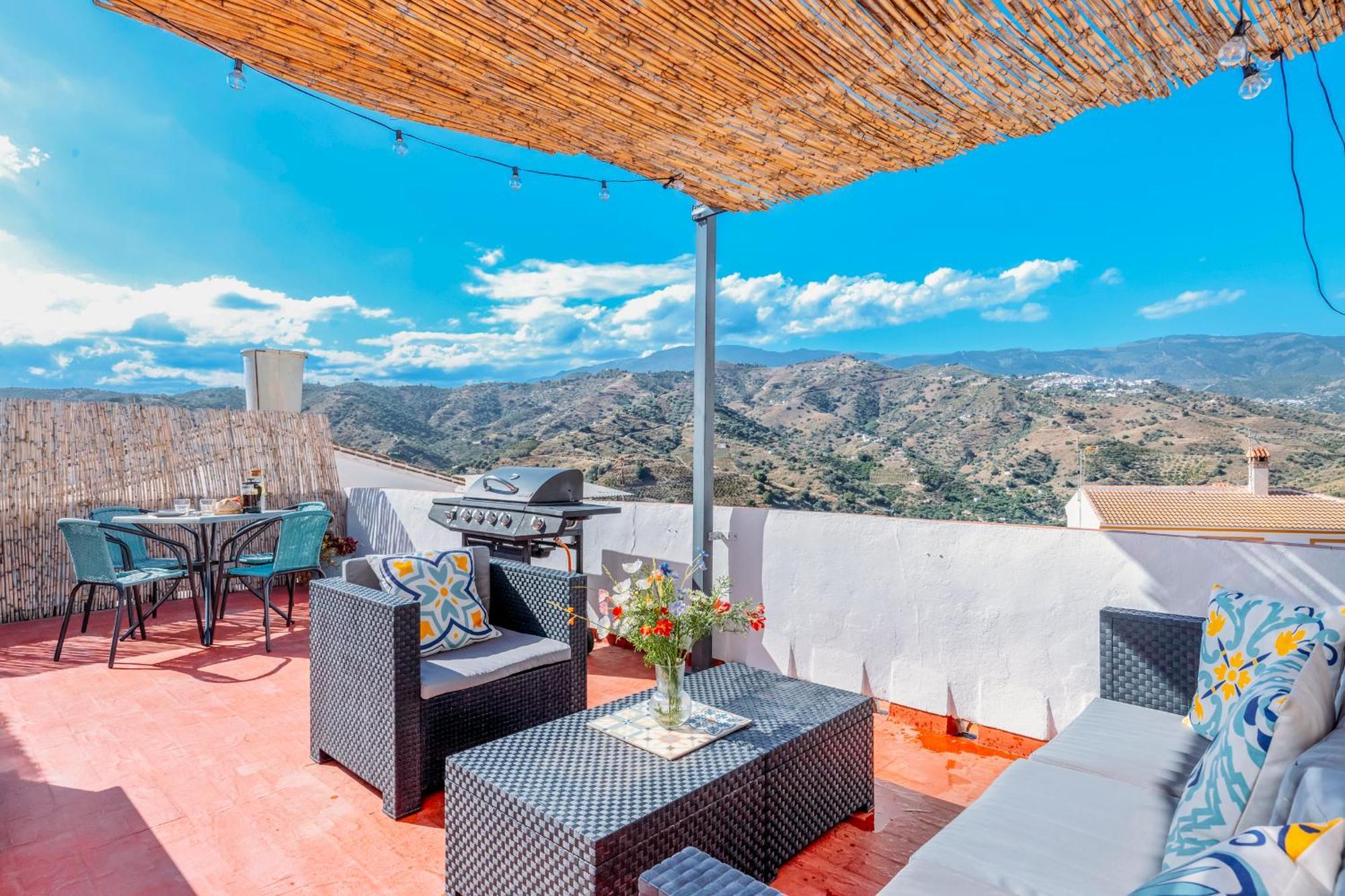 Casa De La Montana Apartments Sayalonga Екстериор снимка