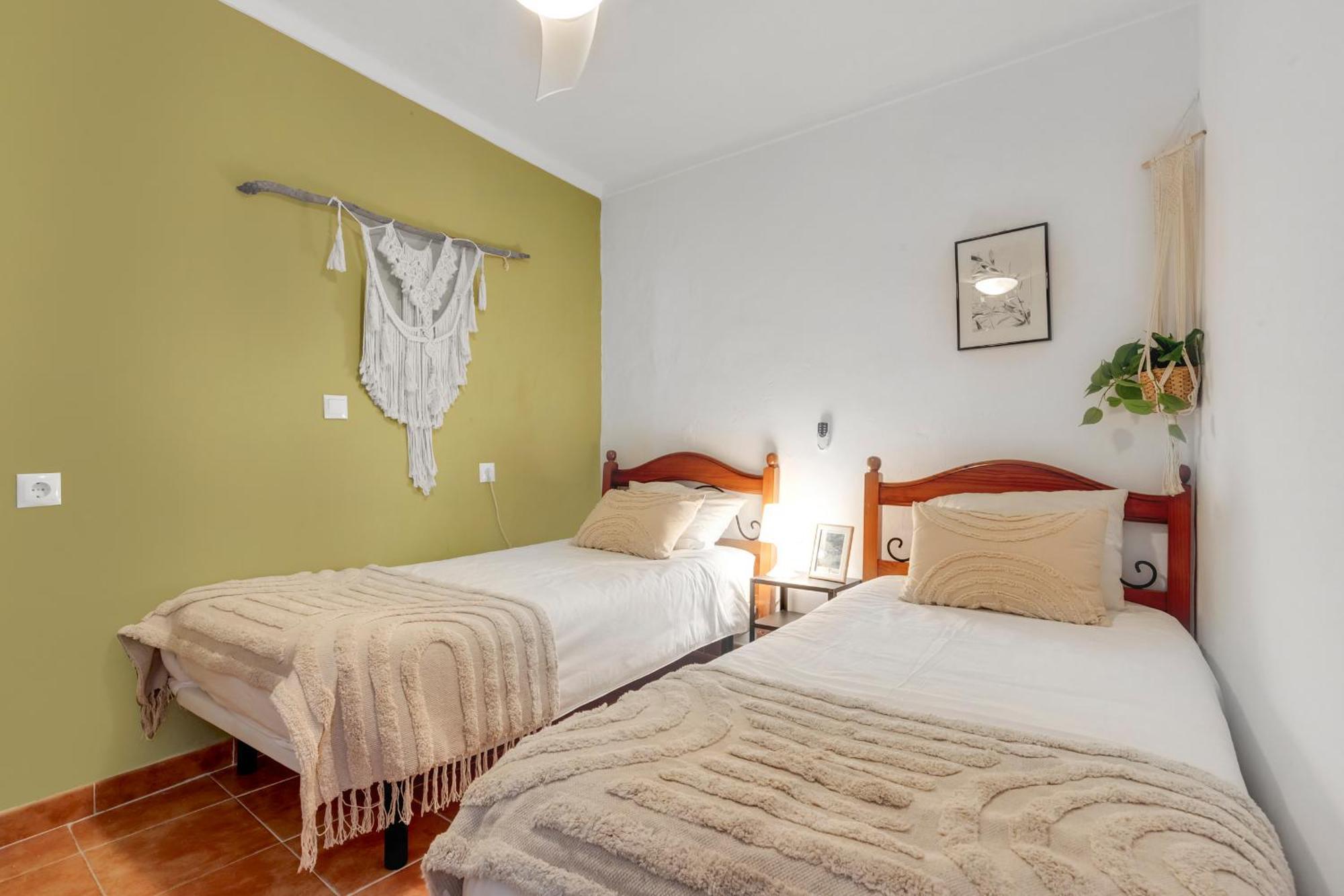 Casa De La Montana Apartments Sayalonga Екстериор снимка