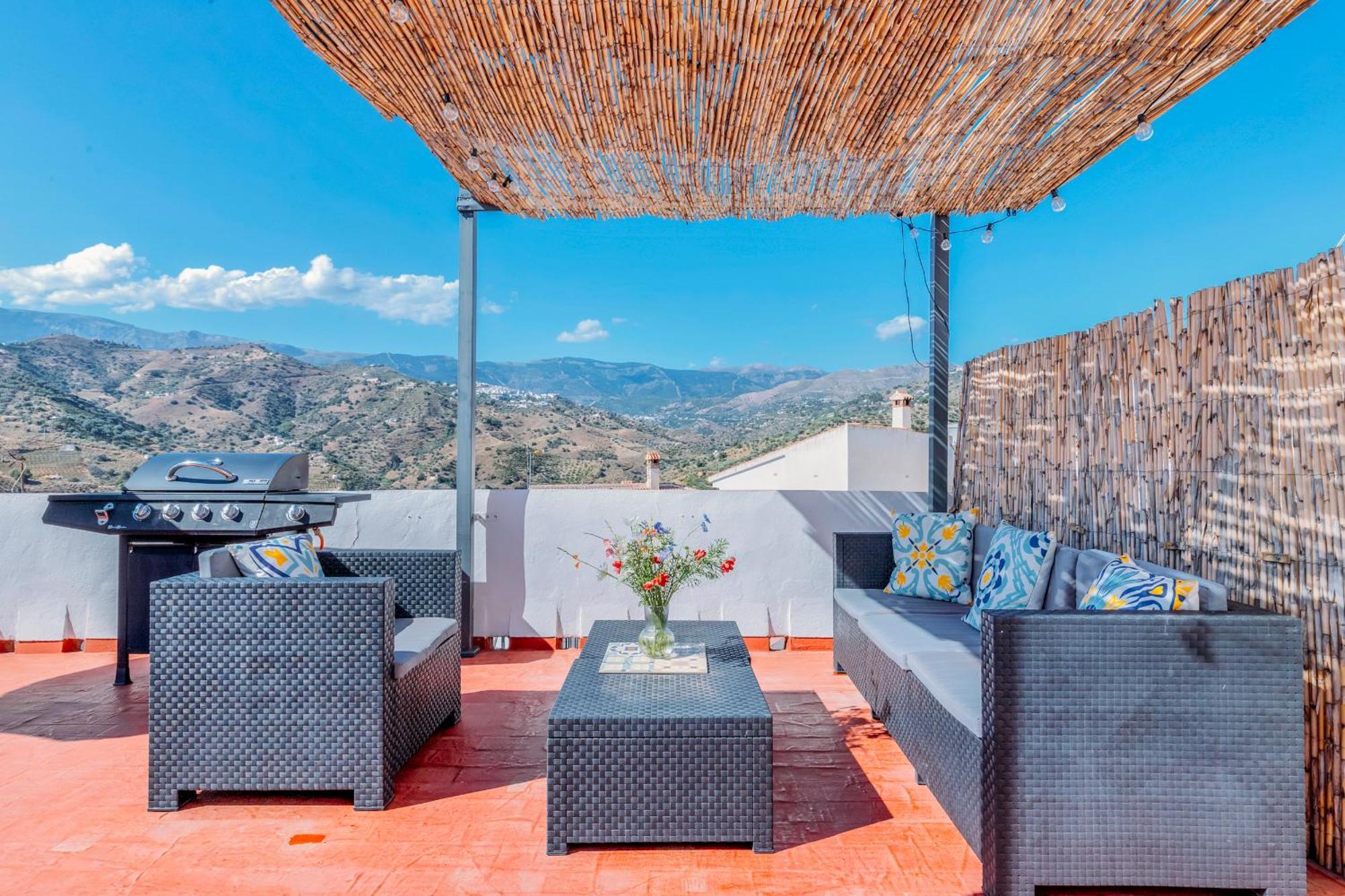 Casa De La Montana Apartments Sayalonga Екстериор снимка