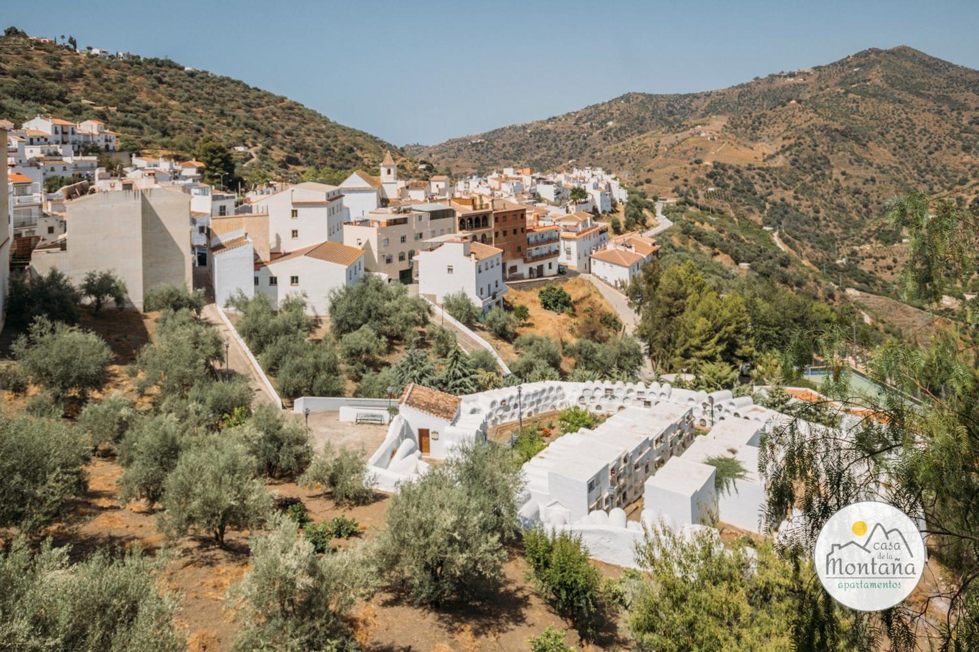 Casa De La Montana Apartments Sayalonga Екстериор снимка